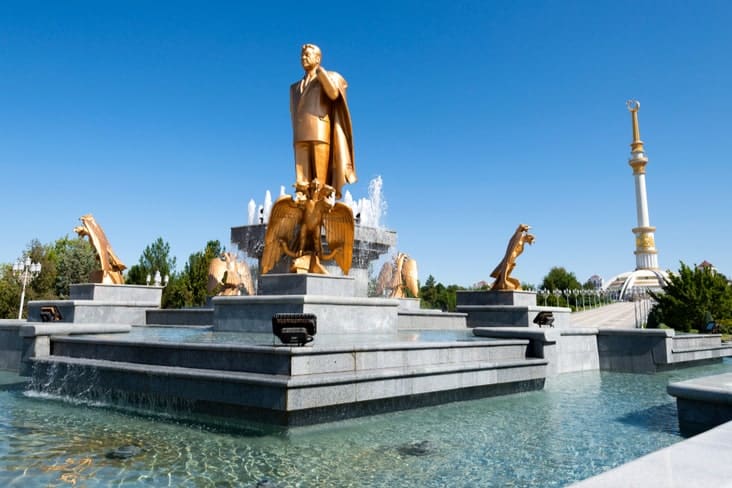 A statue of Niyazov – one of several interesting facts about Turkmenistan