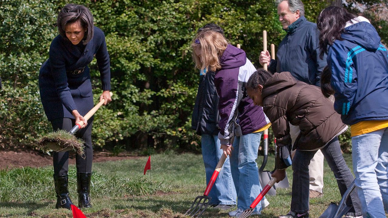 Michelle Obama breaks ground on White House Kitchen Garden.