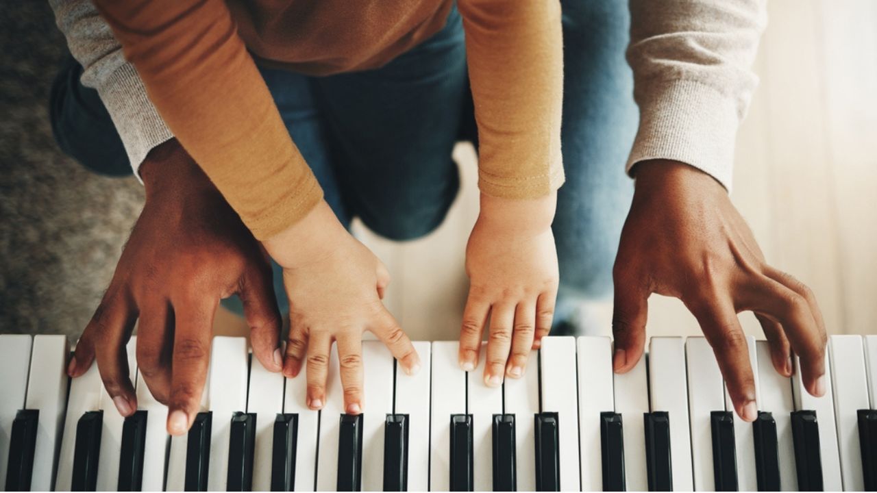 parent and kid learning piano