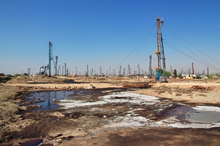oil rig azerbaijan