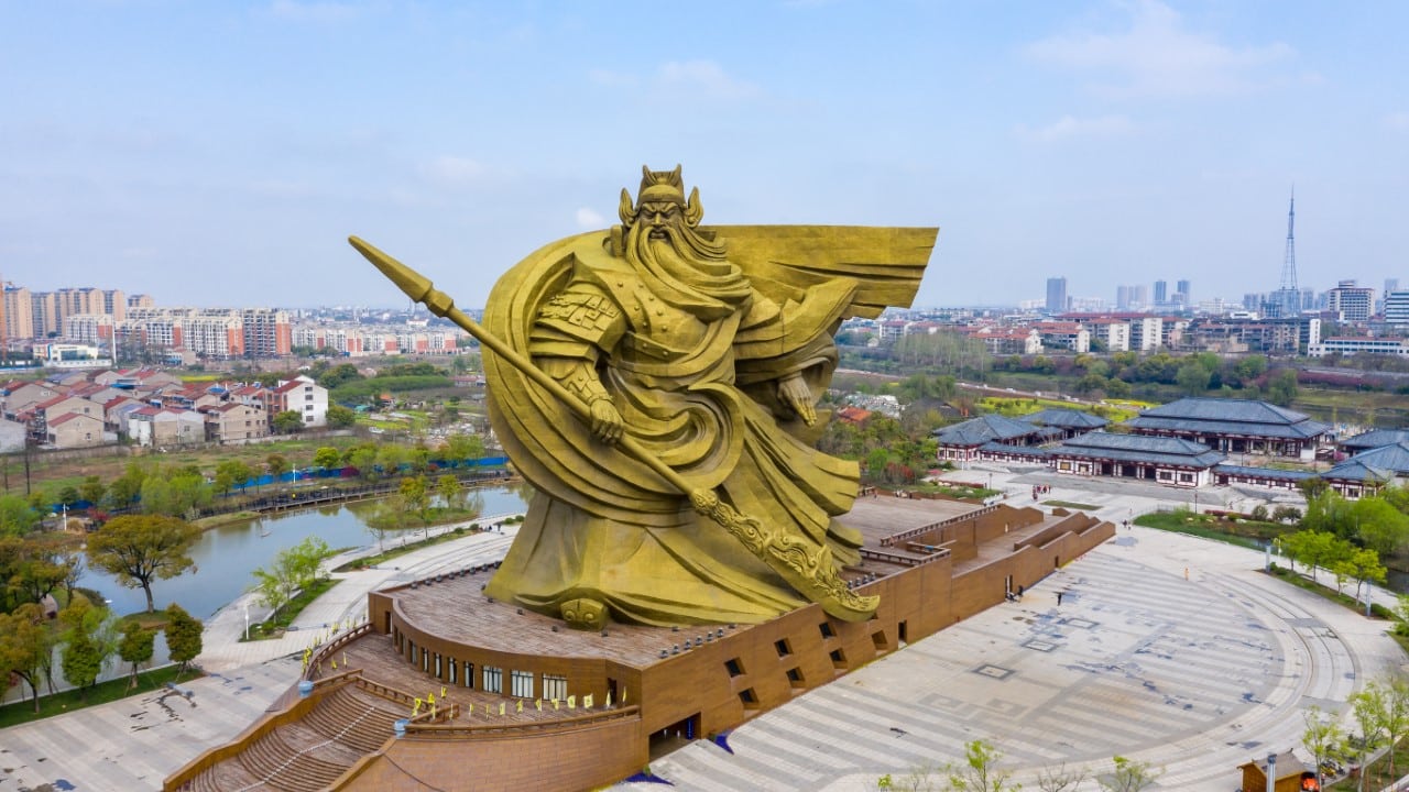 statue of guan yu