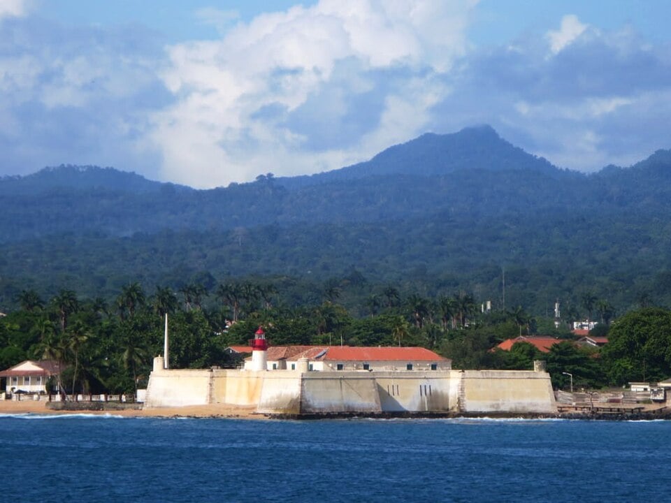 The verdant peaks of São Tomé Island provide a backdrop for the Forte de Sao Sebastiao (1575) in São Tomé town, São Tomé and Príncipe.